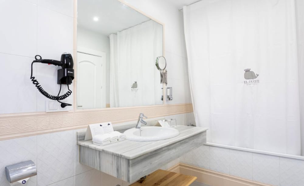 Hotel El Duque — Hotel rooms in Costa Adeje, Canary Islands