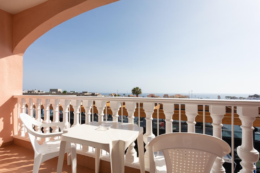 Hotel El Duque — Hotel rooms in Costa Adeje, Canary Islands