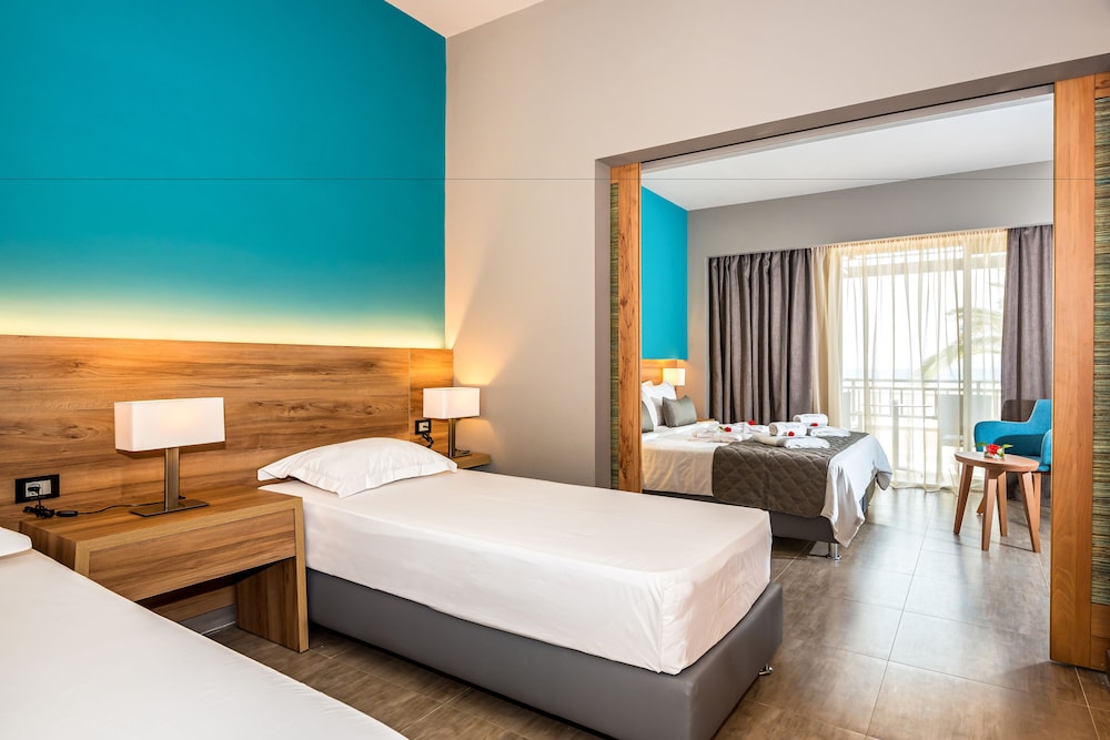 Solimar Aquamarine Resort — Hotel rooms in Platanias