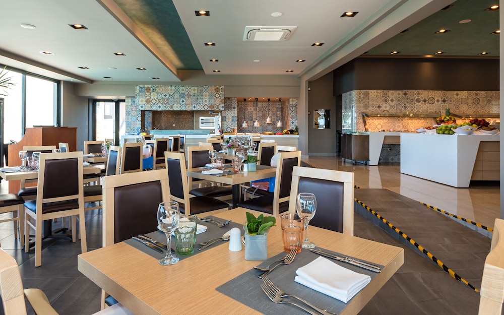 Solimar Aquamarine Resort — Restaurant & bars in Platanias