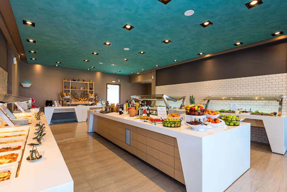 Solimar Aquamarine Resort — Restaurant & bars in Platanias