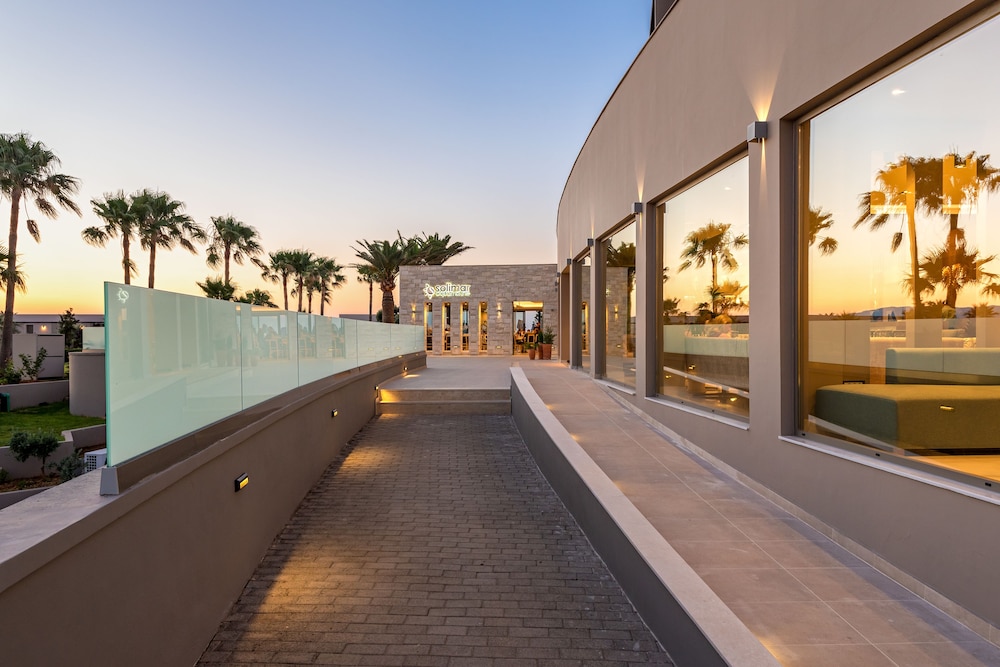 Solimar Aquamarine Resort — Hotel building in Platanias