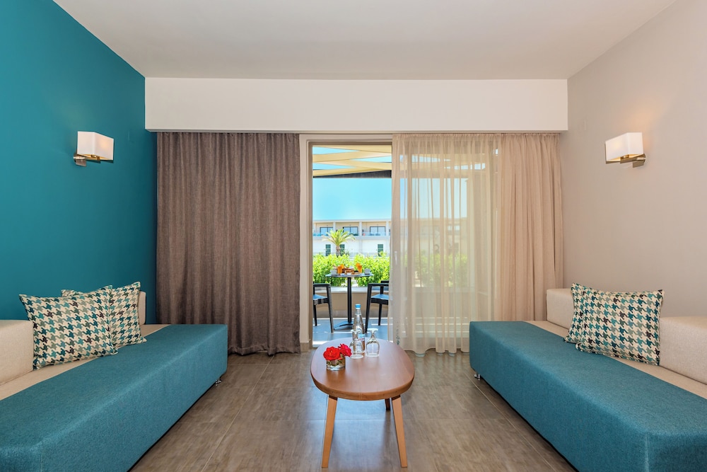 Solimar Aquamarine Resort — Hotel rooms in Platanias