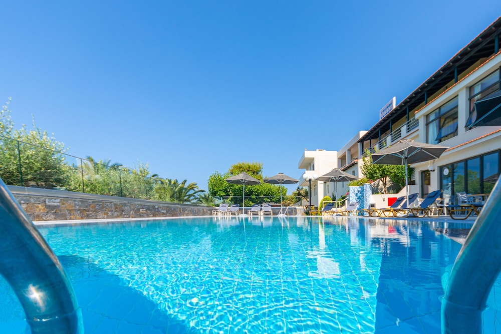 Anna Maria Village — Swimming pool in Hersonissos