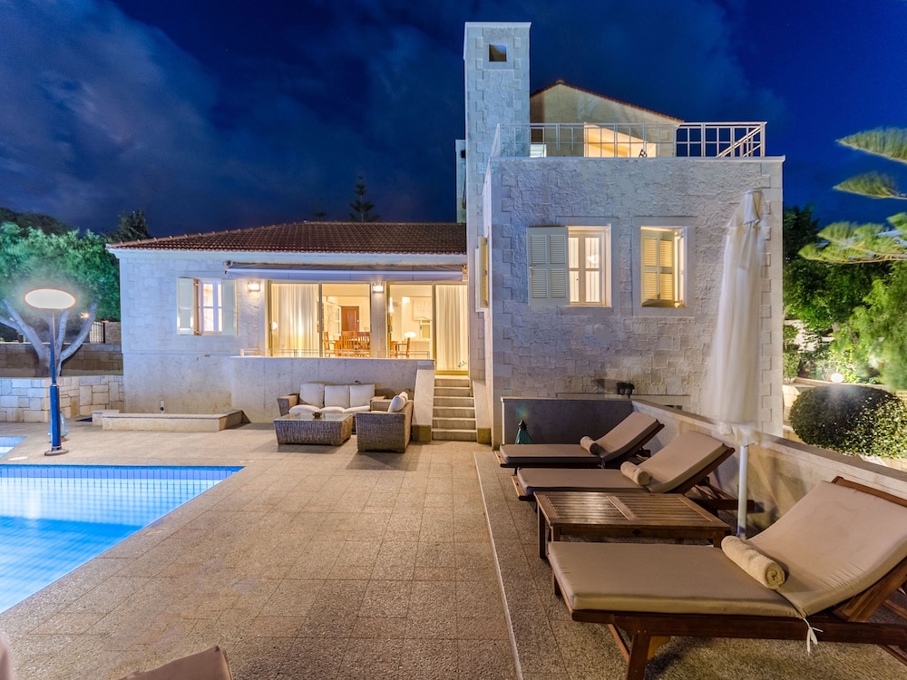 Anna Maria Village — Swimming pool in Hersonissos