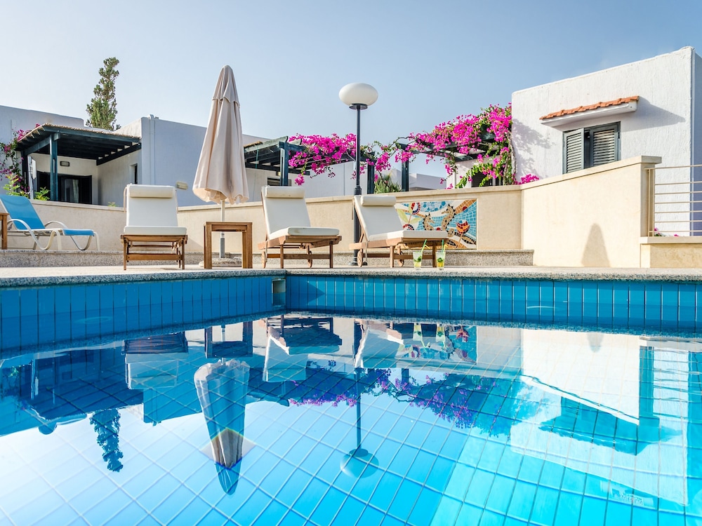 Anna Maria Village — Swimming pool in Hersonissos