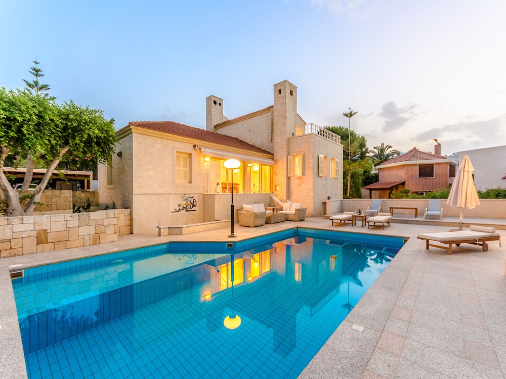 Anna Maria Village — Swimming pool in Hersonissos