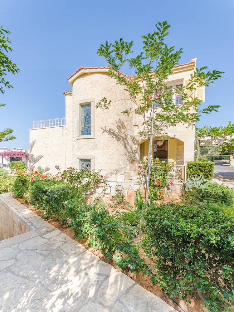 Anna Maria Village — Hotel building in Hersonissos
