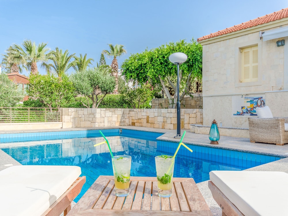 Anna Maria Village — Swimming pool in Hersonissos