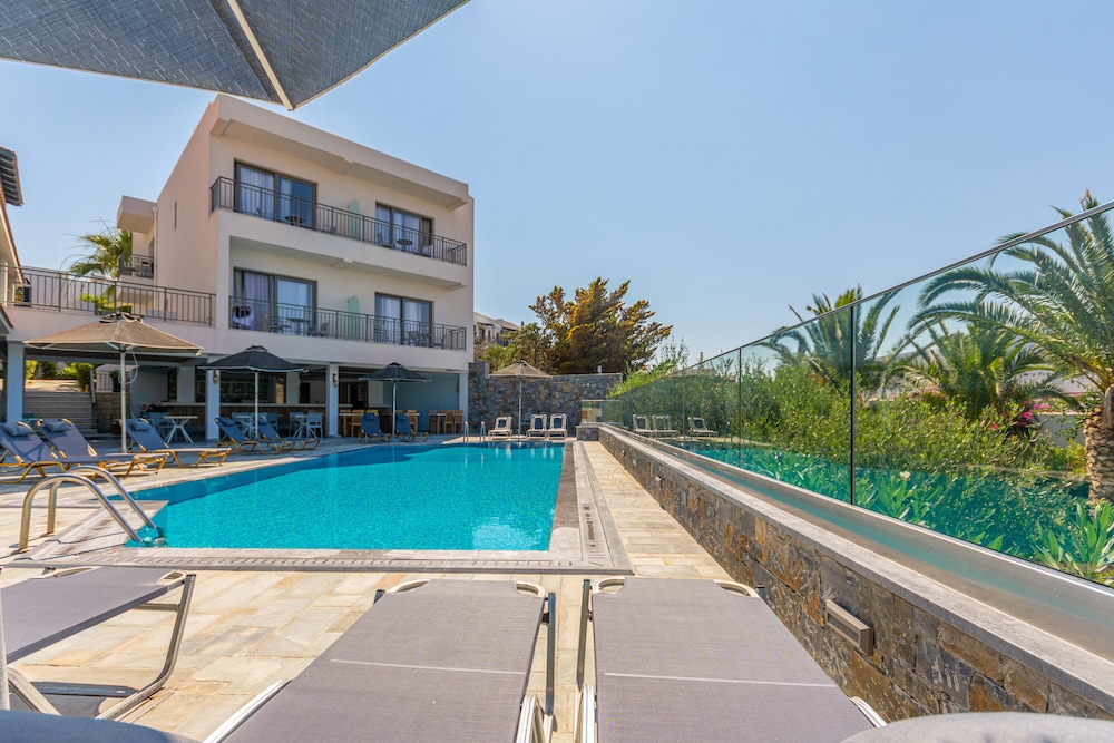 Anna Maria Village — Swimming pool in Hersonissos