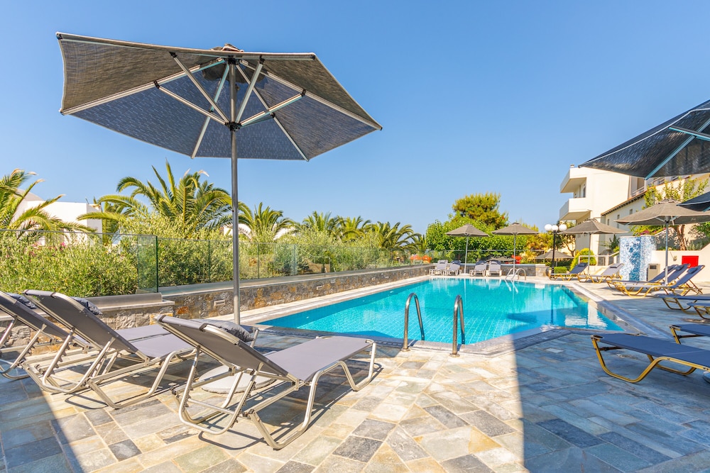 Anna Maria Village — Swimming pool in Hersonissos