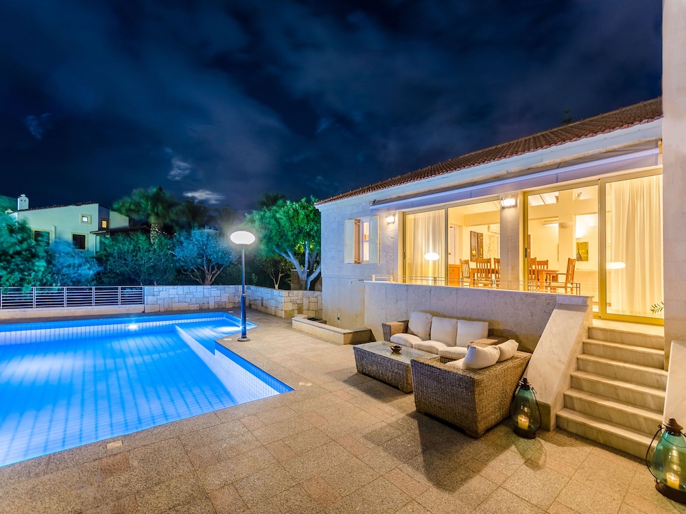 Anna Maria Village — Swimming pool in Hersonissos