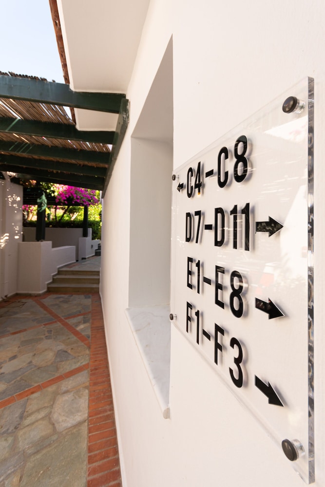 Anna Maria Village — Hotel building in Hersonissos