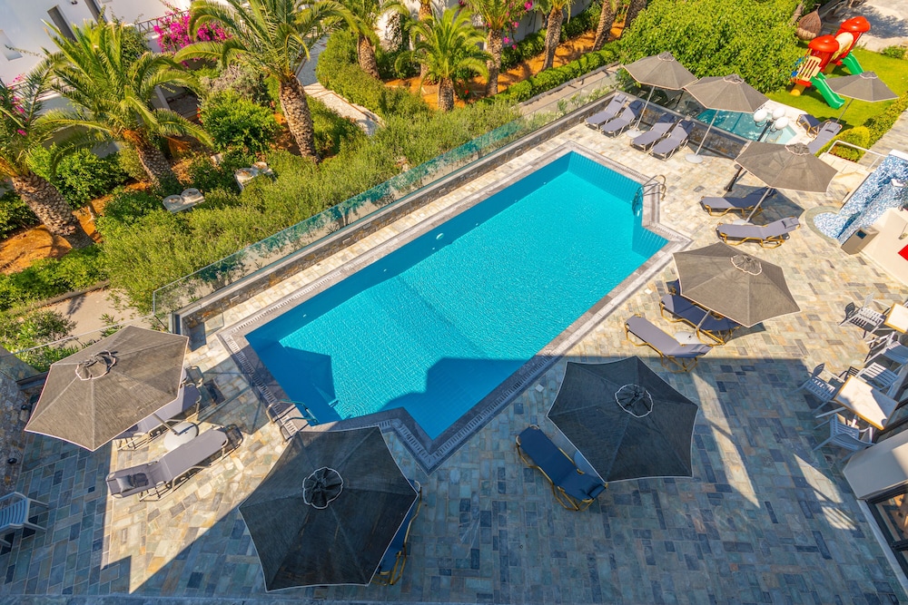 Anna Maria Village — Swimming pool in Hersonissos