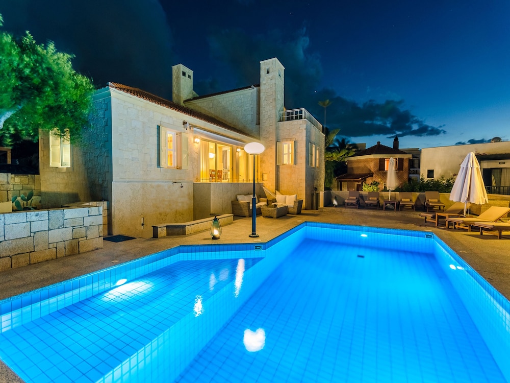 Anna Maria Village — Swimming pool in Hersonissos