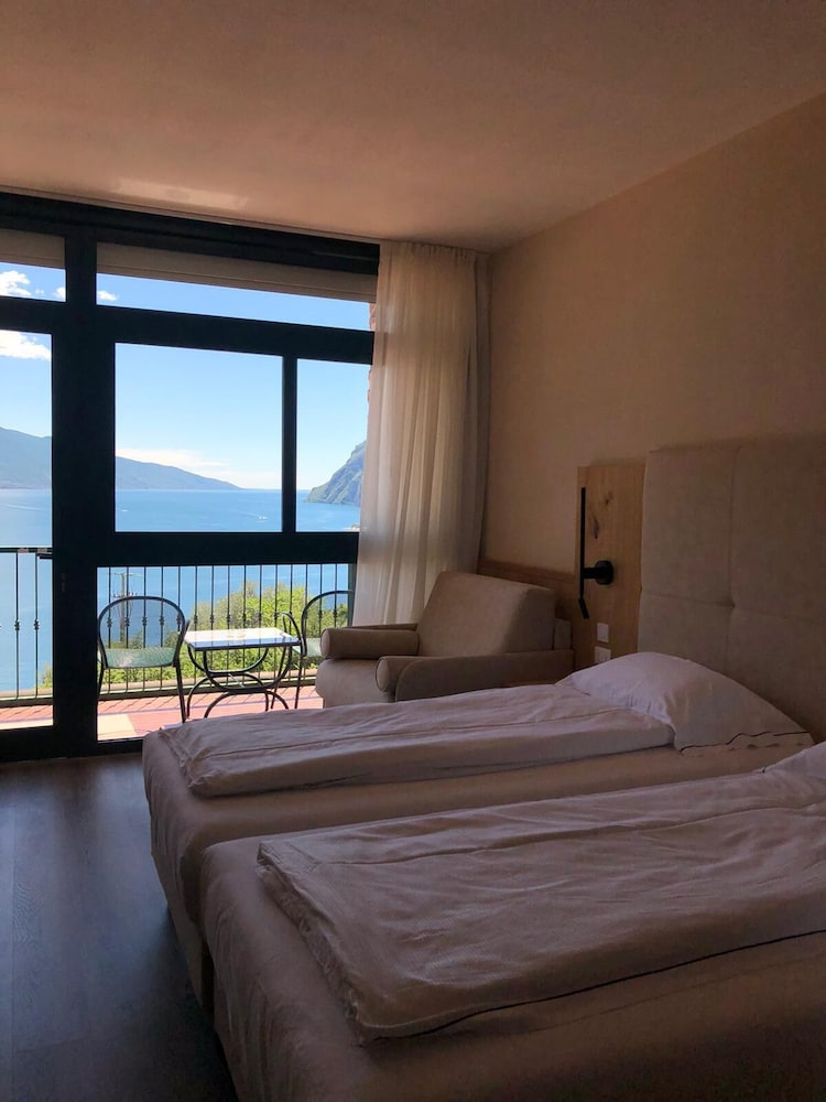 La Limonaia Hotel & Residence — Hotel rooms in Limone sul Garda, Lombardy
