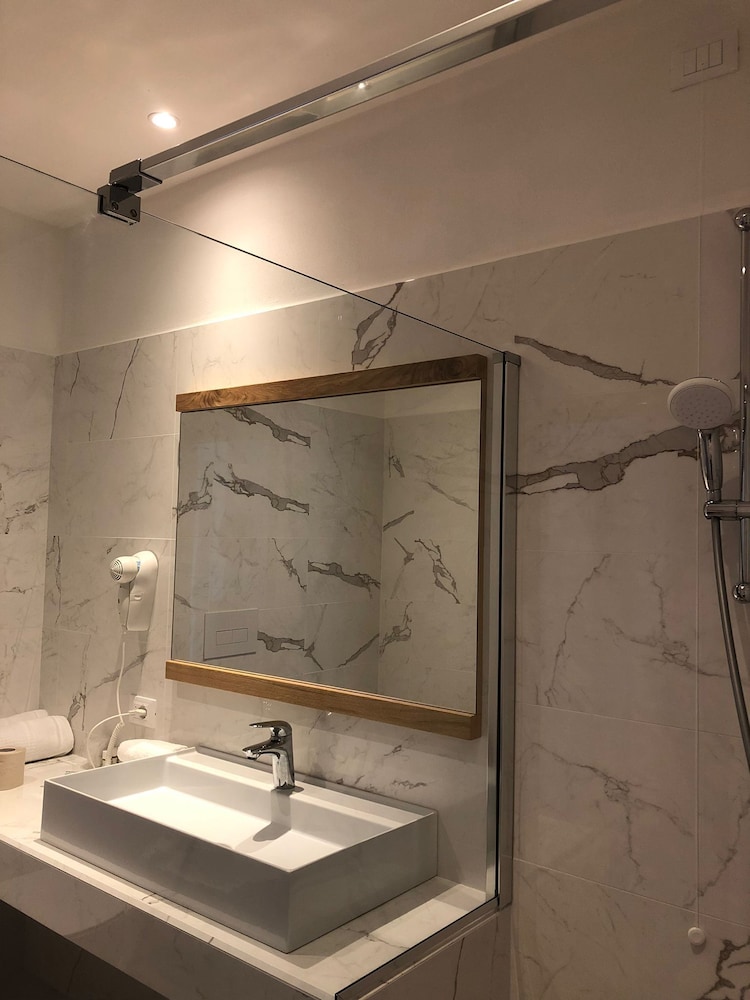 La Limonaia Hotel & Residence — Hotel rooms in Limone sul Garda, Lombardy