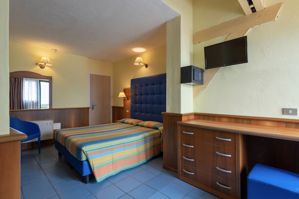La Limonaia Hotel & Residence — Hotel rooms in Limone sul Garda, Lombardy