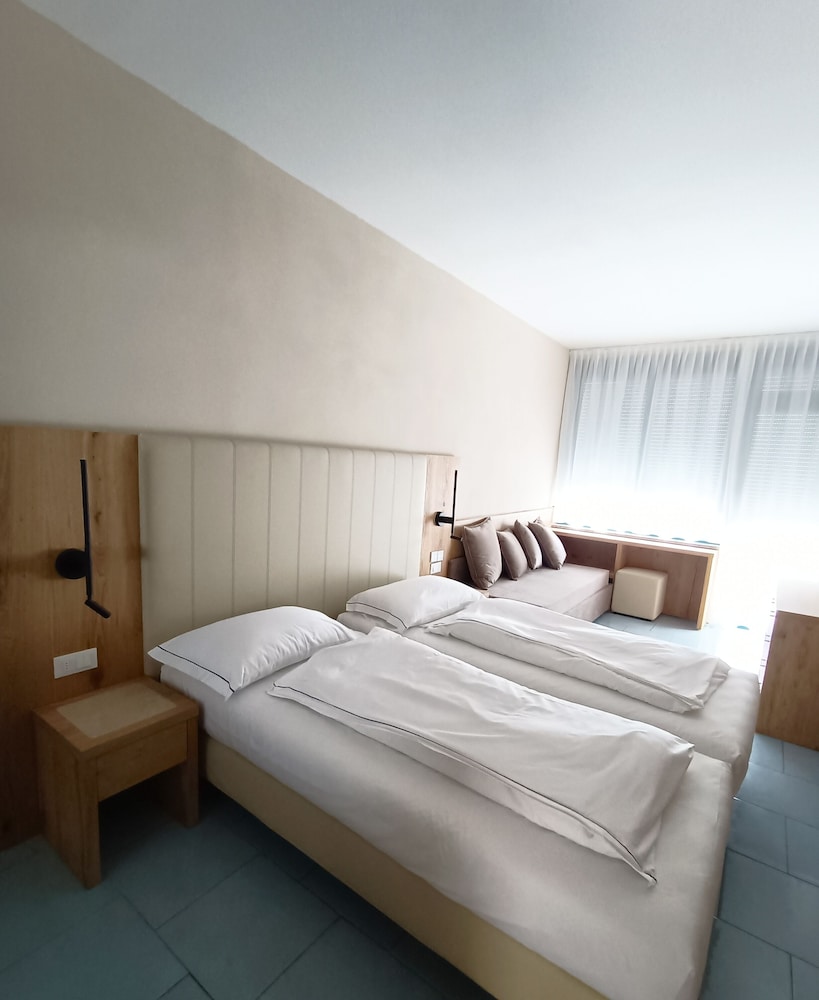 La Limonaia Hotel & Residence — Hotel rooms in Limone sul Garda, Lombardy