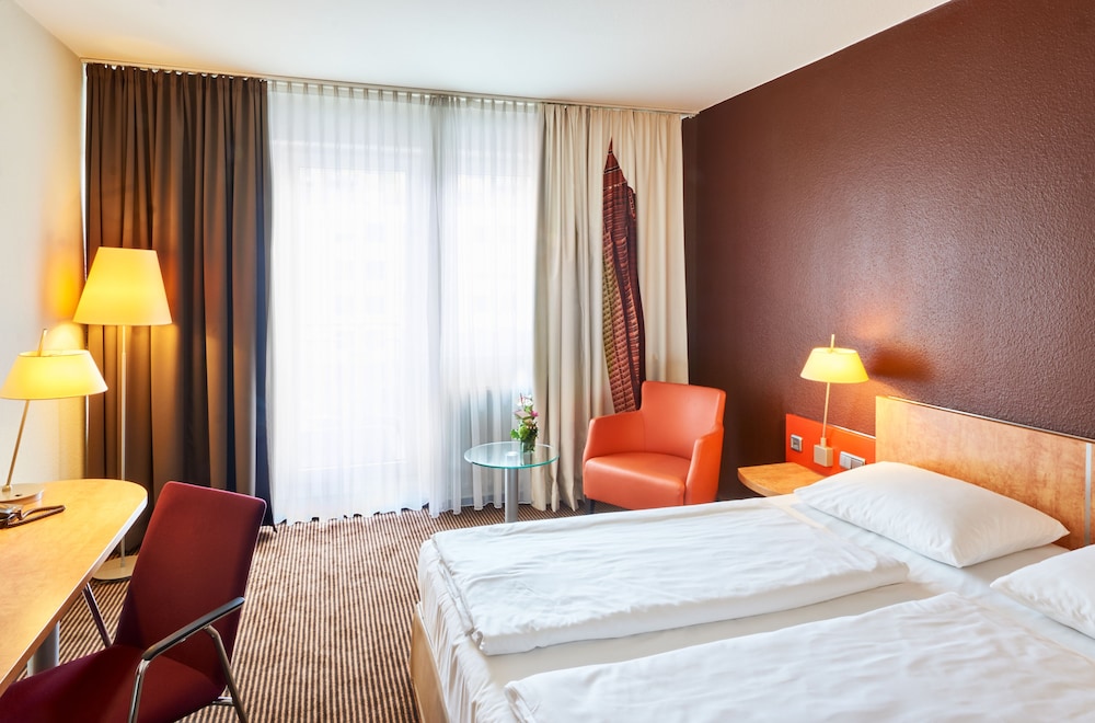 Mercure Hotel & Residenz Frankfurt Messe — Hotel rooms in Frankfurt am Main, Hesse