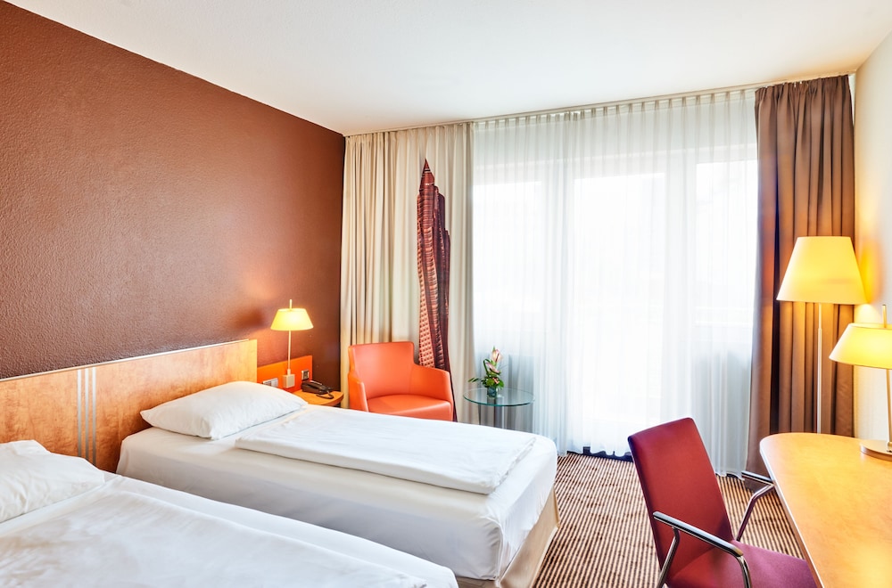 Mercure Hotel & Residenz Frankfurt Messe — Hotel rooms in Frankfurt am Main, Hesse