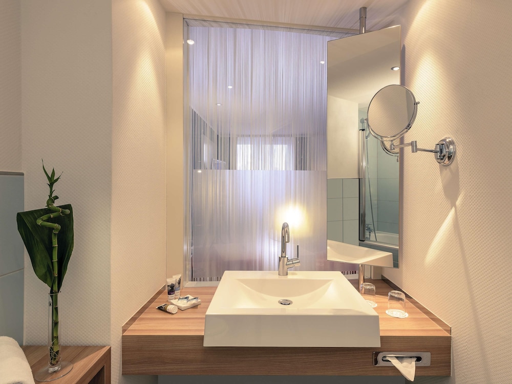 Mercure Hotel & Residenz Frankfurt Messe — Hotel rooms in Frankfurt am Main, Hesse