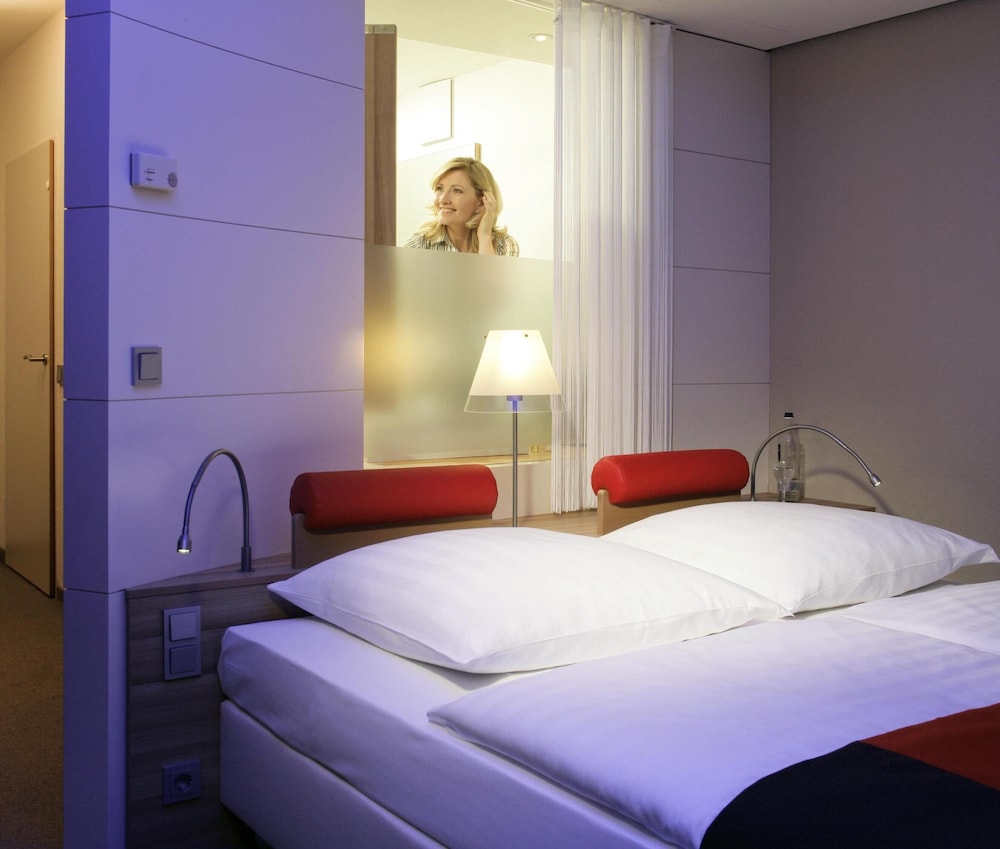 Mercure Hotel & Residenz Frankfurt Messe — Hotel rooms in Frankfurt am Main, Hesse