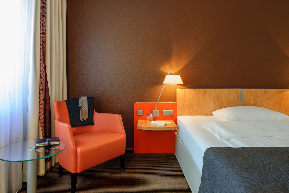 Mercure Hotel & Residenz Frankfurt Messe — Hotel rooms in Frankfurt am Main, Hesse