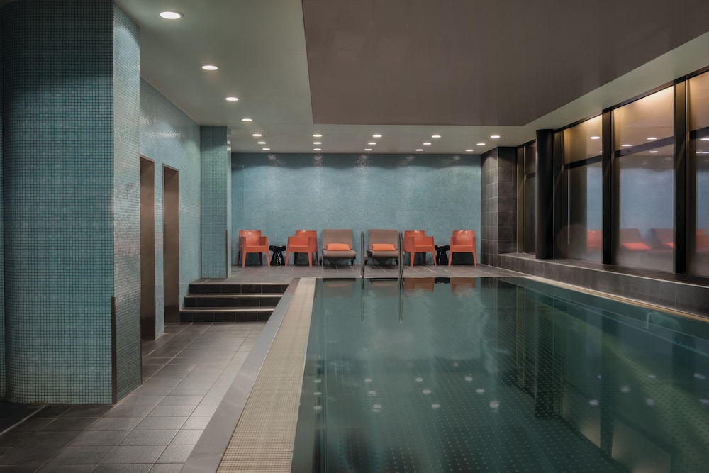 Adina Apartment Hotel Frankfurt Neue Oper — Swimming pool in Frankfurt am Main, Hesse