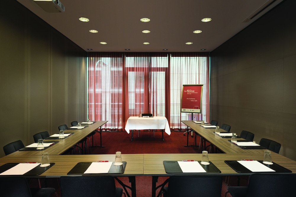 Adina Apartment Hotel Frankfurt Neue Oper — Hotel building in Frankfurt am Main, Hesse