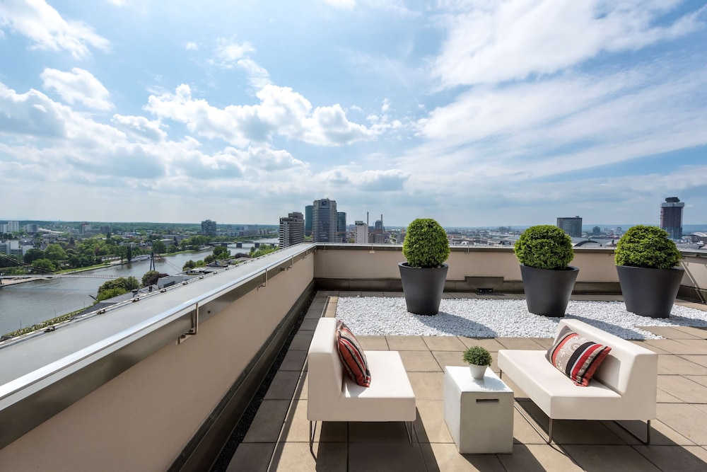 Adina Apartment Hotel Frankfurt Neue Oper — Hotel building in Frankfurt am Main, Hesse
