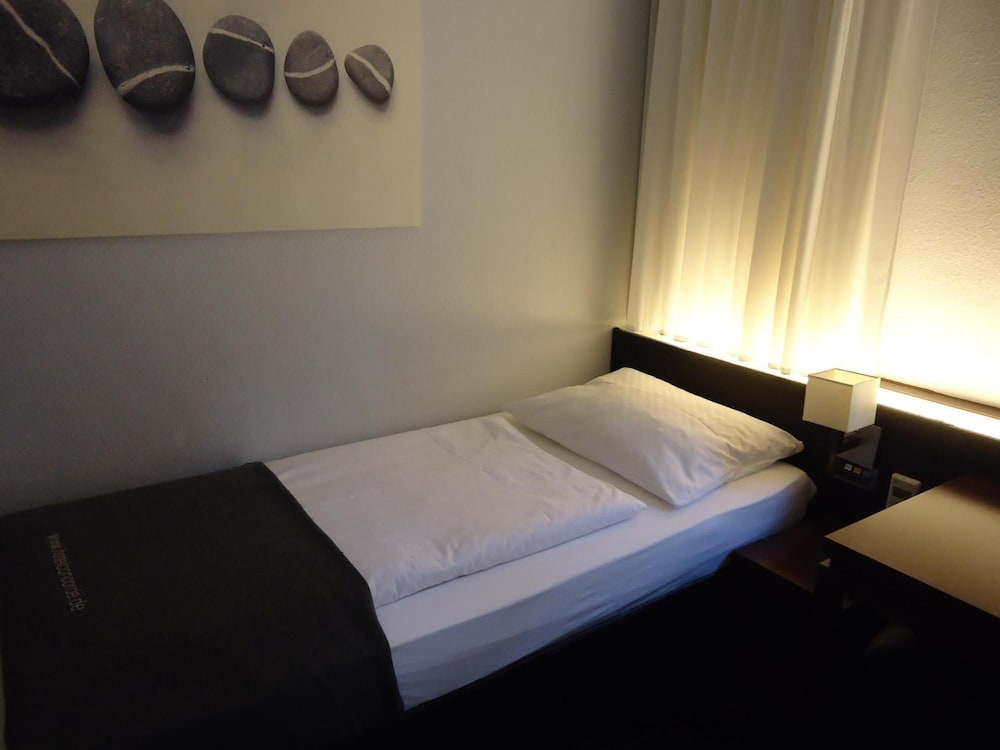 Concorde Hotel — Hotel rooms in Frankfurt am Main, Hesse