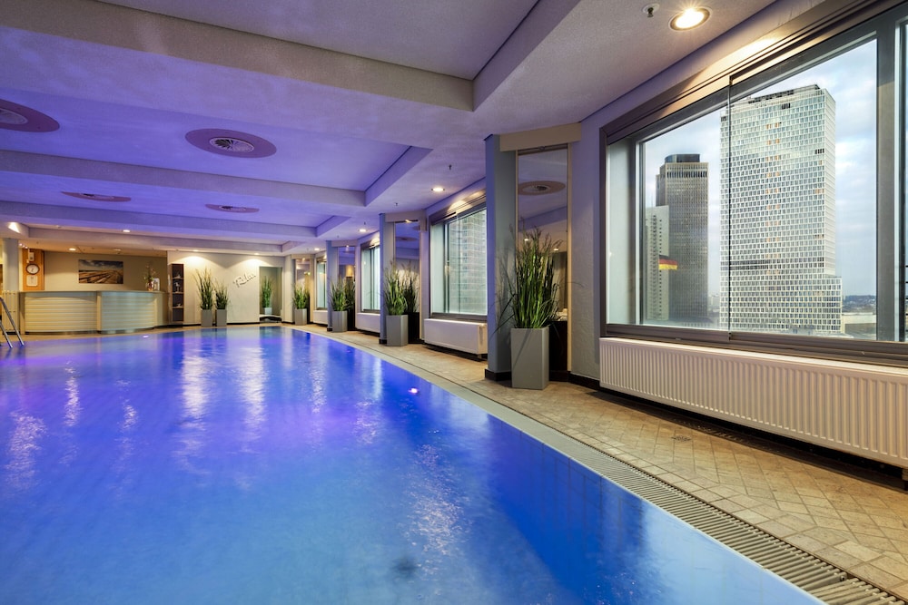 Maritim Hotel Frankfurt — Swimming pool in Frankfurt am Main, Hesse