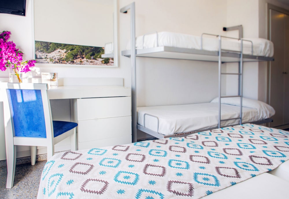 Club Hotel Aguamarina Waterpark — Rooms in Arenal d'en Castell, Balearic Islands