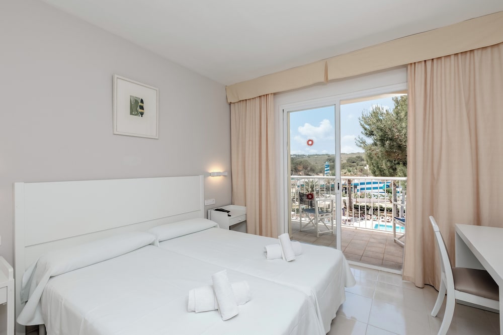Club Hotel Aguamarina Waterpark — Rooms in Arenal d'en Castell, Balearic Islands