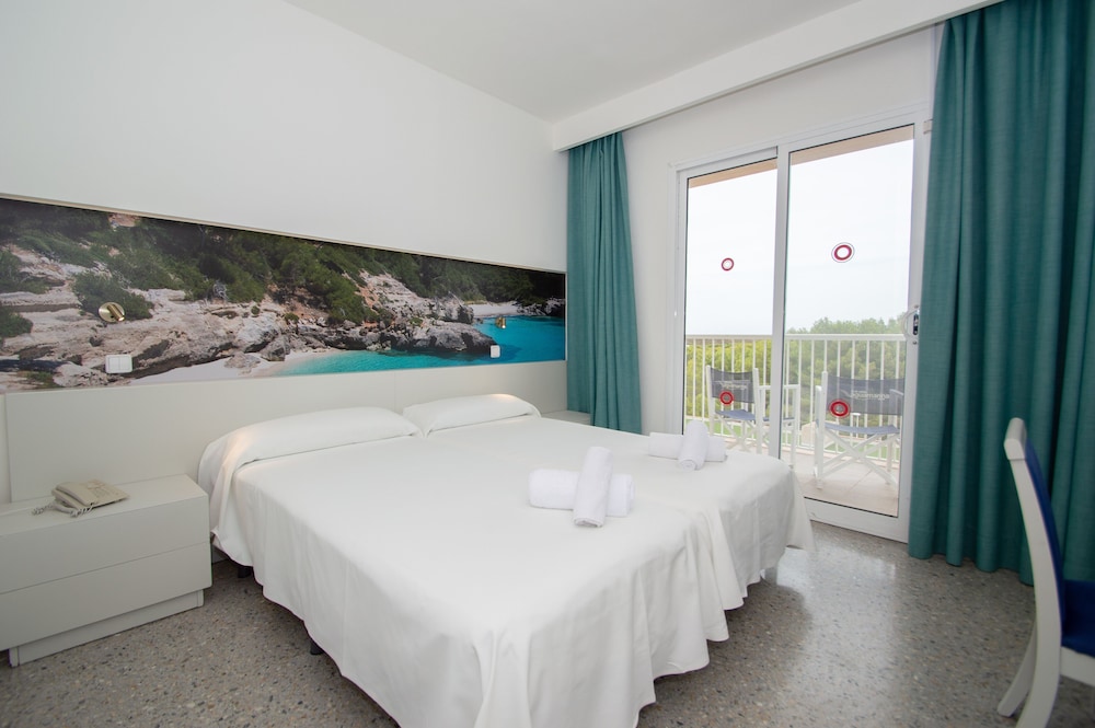 Club Hotel Aguamarina Waterpark — Rooms in Arenal d'en Castell, Balearic Islands