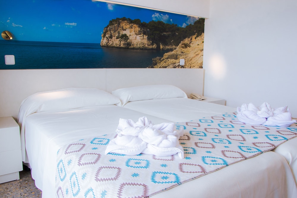 Club Hotel Aguamarina Waterpark — Rooms in Arenal d'en Castell, Balearic Islands