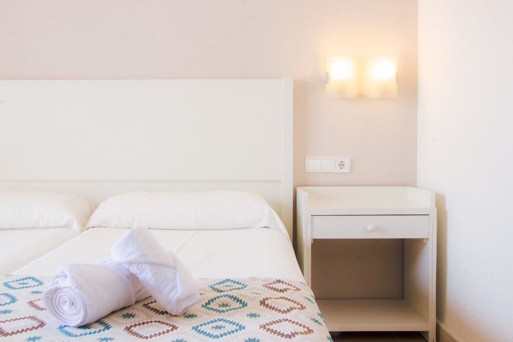 Club Hotel Aguamarina Waterpark — Rooms in Arenal d'en Castell, Balearic Islands