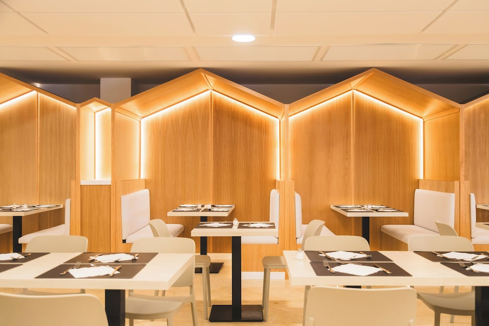 Club Hotel Aguamarina Waterpark — Restaurant in Arenal d'en Castell, Balearic Islands