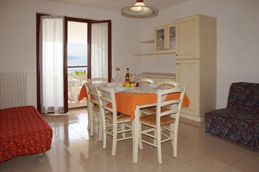 Hotel Residence La Rotonda — Hotel rooms in Tignale, Lombardy