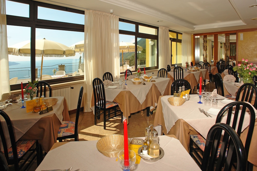 Hotel Residence La Rotonda — Restaurant & bars in Tignale, Lombardy
