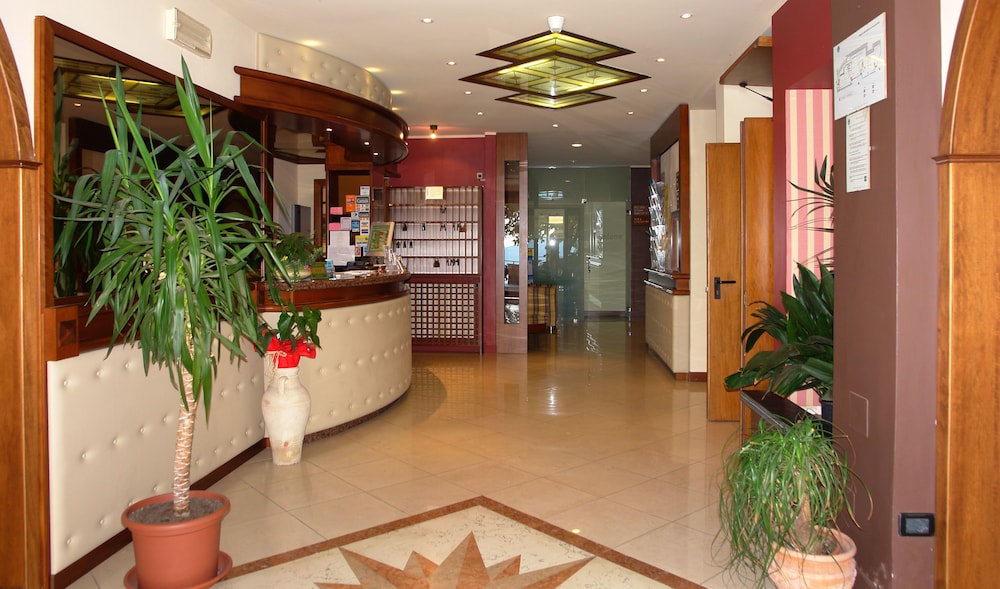 Hotel Residence La Rotonda — Hotel building in Tignale, Lombardy