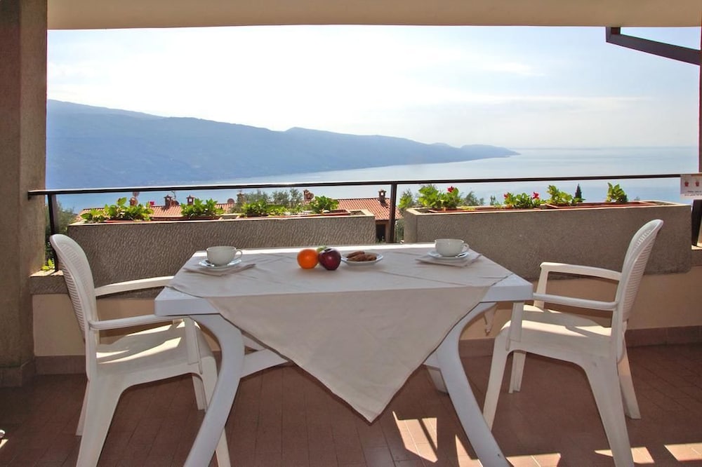 Hotel Residence La Rotonda — Hotel rooms in Tignale, Lombardy