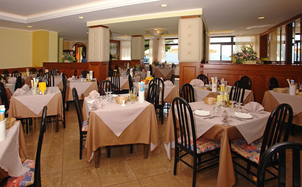 Hotel Residence La Rotonda — Restaurant & bars in Tignale, Lombardy