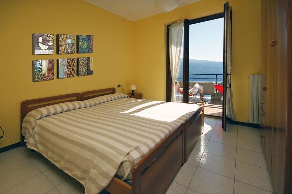 Hotel Residence La Rotonda — Hotel rooms in Tignale, Lombardy