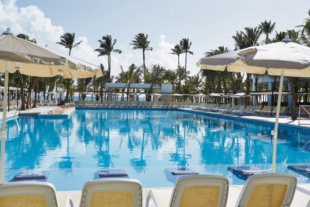 Hotel Riu Bambu - All Inclusive — Swimming pool in Bavaro, La Altagracia
