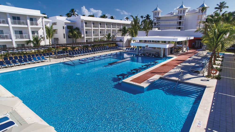 Hotel Riu Bambu - All Inclusive — Swimming pool in Bavaro, La Altagracia