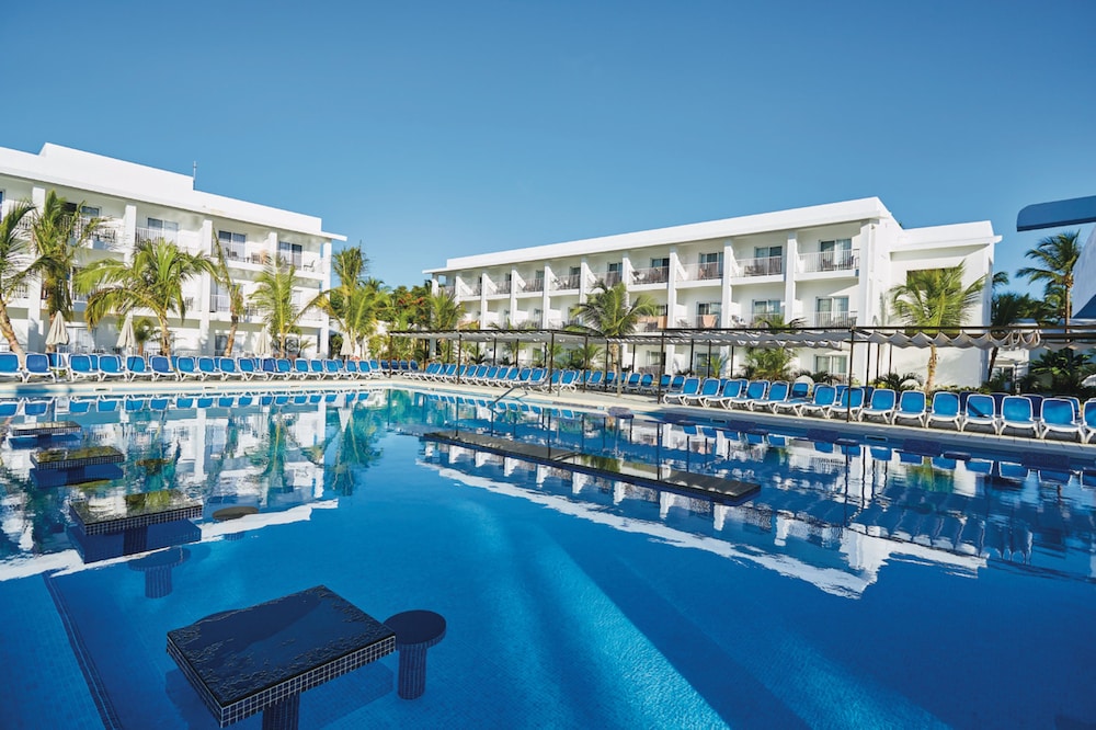 Hotel Riu Bambu - All Inclusive — Swimming pool in Bavaro, La Altagracia