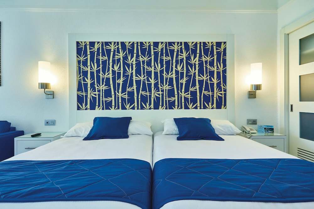 Hotel Riu Bambu - All Inclusive — Hotel rooms in Bavaro, La Altagracia