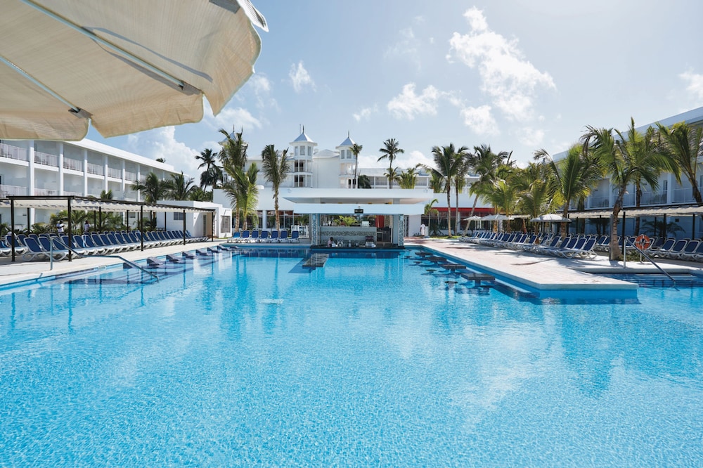 Hotel Riu Bambu - All Inclusive — Swimming pool in Bavaro, La Altagracia